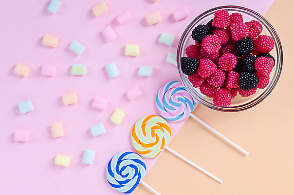 포토 JPG 해외이미지 막대사탕 사람없음 달콤 유리그릇 젤리 마시멜로우 분홍색배경 해외포토 그릇 분홍색 백그라운드 유리 디저트 사탕 맛 파일형식