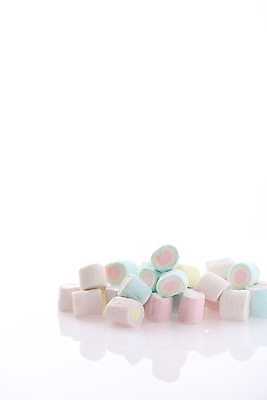 포토 JPG 해외이미지 디저트 사람없음 달콤 흰배경 마시멜로우 파스텔톤 맛있는 해외포토 음식 컬러 백그라운드 흰색 맛 파일형식