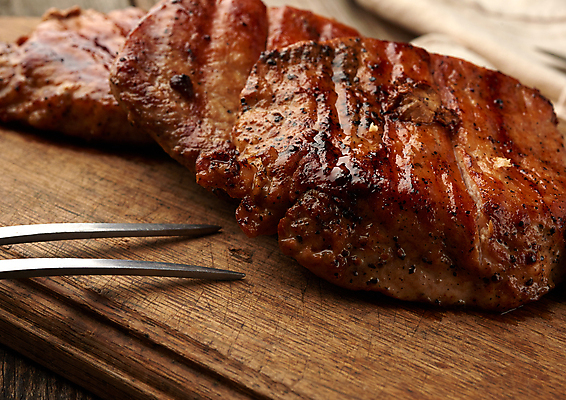 포토 JPG 해외이미지 포크 식재료 실내 돼지고기 스테이크 근접촬영 사람없음 등심 해외포토 식기 뷰포인트 서양음식 육류 내부 파일형식