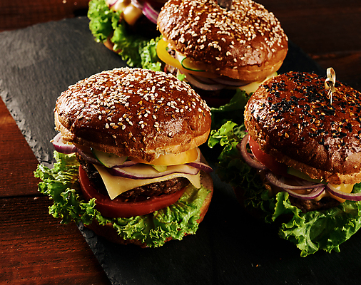 포토 JPG 해외이미지 음식 패스트푸드 사람없음 햄버거 나무도마 치즈버거 맛있는 해외포토 도마 목재 인스턴트 파일형식