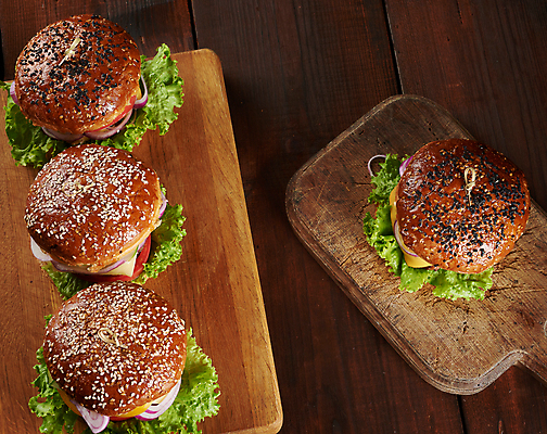 포토 JPG 해외이미지 음식 패스트푸드 사람없음 햄버거 나무도마 치즈버거 맛있는 해외포토 도마 목재 인스턴트 파일형식