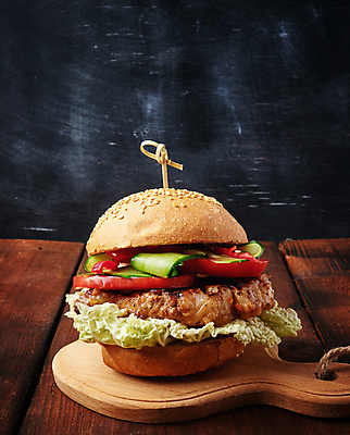 포토 JPG 해외이미지 음식 패스트푸드 사람없음 햄버거 나무도마 맛있는 해외포토 도마 목재 인스턴트 파일형식