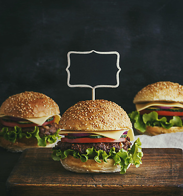 포토 JPG 해외이미지 음식 패스트푸드 사람없음 햄버거 나무도마 치즈버거 맛있는 해외포토 도마 목재 인스턴트 파일형식