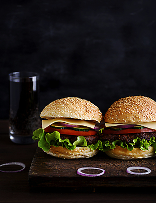 포토 JPG 해외이미지 음식 도마 패스트푸드 사람없음 햄버거 치즈버거 맛있는 해외포토 주방용품 인스턴트 파일형식