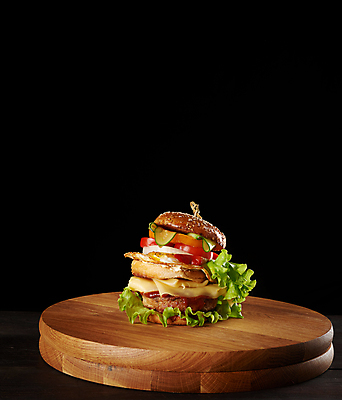 포토 JPG 해외이미지 음식 패스트푸드 사람없음 햄버거 나무도마 치즈버거 맛있는 해외포토 도마 목재 인스턴트 파일형식