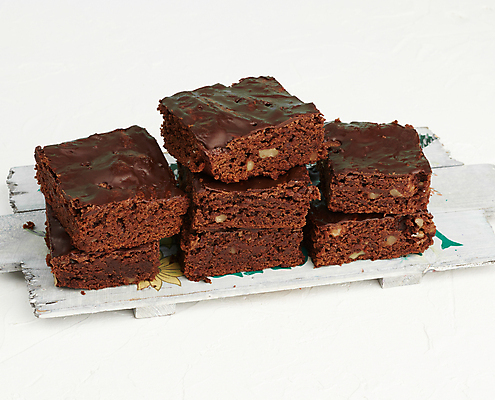 포토 JPG 해외이미지 빵 디저트 사람없음 쌓기 견과류 흰배경 초코케이크 브라우니 해외포토 음식 백그라운드 모션 케이크 흰색 파일형식