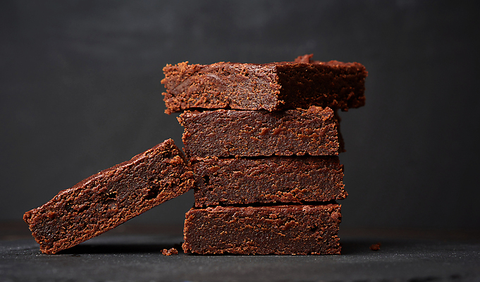 포토 JPG 해외이미지 빵 검은배경 디저트 사람없음 쌓기 초코케이크 브라우니 맛있는 해외포토 음식 백그라운드 모션 케이크 검은색 파일형식