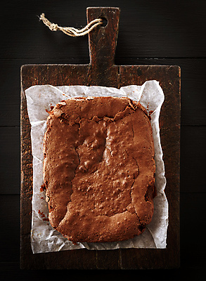 포토 JPG 해외이미지 빵 디저트 도마 사람없음 초코케이크 브라우니 맛있는 해외포토 음식 주방용품 케이크 파일형식