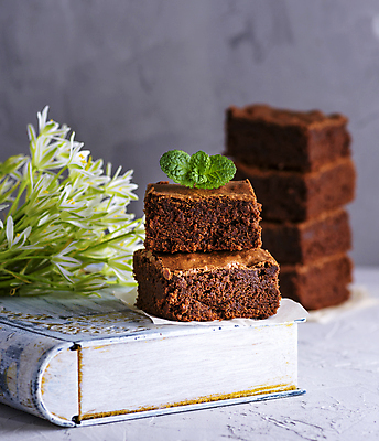 포토 JPG 해외이미지 꽃 빵 디저트 사람없음 쌓기 초코케이크 브라우니 맛있는 해외포토 식물 음식 모션 케이크 파일형식