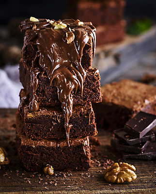 포토 JPG 해외이미지 빵 디저트 사람없음 쌓기 견과류 초코케이크 브라우니 맛있는 해외포토 음식 모션 케이크 파일형식