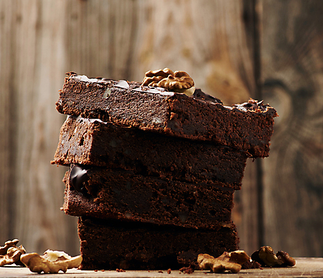 포토 JPG 해외이미지 접시 빵 디저트 사람없음 쌓기 호두 초코케이크 브라우니 해외포토 식기 음식 모션 케이크 견과류 파일형식