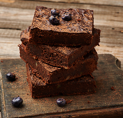 포토 JPG 해외이미지 접시 빵 디저트 도마 사람없음 쌓기 초코케이크 브라우니 해외포토 식기 음식 모션 주방용품 케이크 파일형식