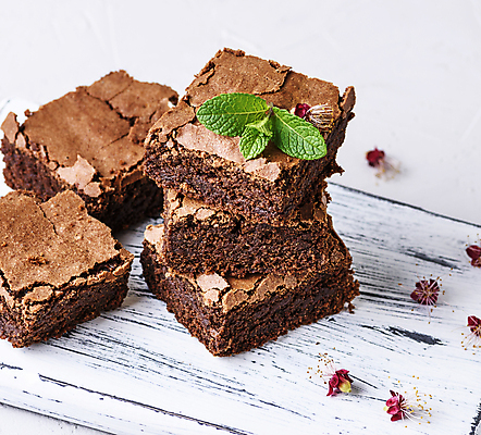 포토 JPG 해외이미지 빵 디저트 사람없음 쌓기 흰배경 초코케이크 브라우니 맛있는 해외포토 음식 백그라운드 모션 케이크 흰색 파일형식