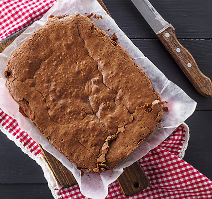 포토 JPG 해외이미지 빵 디저트 도마 사람없음 칼 초코케이크 브라우니 맛있는 해외포토 음식 주방용품 케이크 파일형식