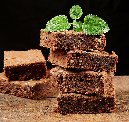 포토 JPG 해외이미지 빵 검은배경 디저트 사람없음 쌓기 초코케이크 브라우니 맛있는 해외포토 음식 백그라운드 모션 케이크 검은색 파일형식