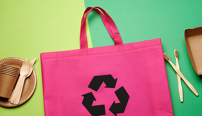 포토 JPG 해외이미지 접시 실내 사람없음 재활용 칫솔 종이컵 일회용 사인 친환경 나무포크 에코백 초록배경 해외포토 식기 백그라운드 포크 가방 내부 컵 초록색 위생용품 환경 에코 파일형식