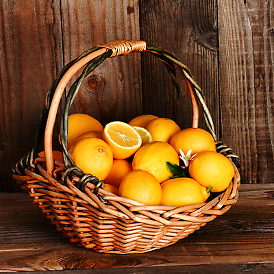 포토 JPG 해외이미지 실내 사람없음 바구니 레몬 담기 나무바닥 해외포토 과일 모션 바닥 내부 파일형식
