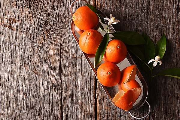 포토 JPG 해외이미지 오렌지 실내 사람없음 하이앵글 담기 나무바닥 오렌지껍질 해외포토 뷰포인트 과일 모션 바닥 내부 껍질 파일형식