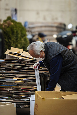 포토 JPG 주간 할아버지 노년 남자 한명 서기 상반신 야외 옆모습 실버라이프 한국인 정리 70대 경제활동 고령화 독거노인 폐지수집 노인남자한명만 국내포토 자연요소 1 라이프스타일 뷰포인트 모션 사람 동양인 성인 경제 수집 사회이슈 남자한명만 노인남자만 파일형식