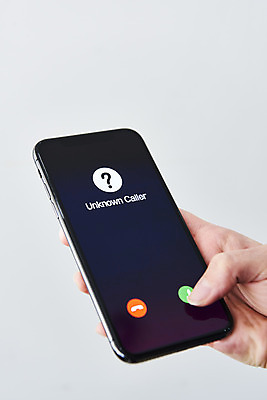 포토 JPG 스튜디오촬영 손 회색배경 실내 들기 신체부위 스마트폰 피해 속임수 보이스피싱 국내포토 백그라운드 모션 사람 내부 핸드폰 스마트기기 회색 피싱 파일형식