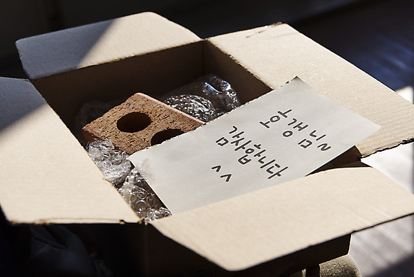 포토 JPG 주간 벽돌 실내 사람없음 상자 피해 속임수 범죄 편지 중고거래 국내포토 자연요소 내부 거래 파일형식