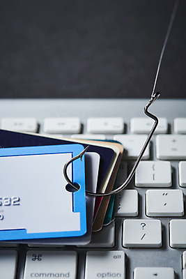 포토 JPG 스튜디오촬영 회색배경 실내 근접촬영 사람없음 피해 키보드 속임수 신용카드 낚싯바늘 범죄 낚시줄 온라인 중고거래 국내포토 뷰포인트 백그라운드 내부 금융 거래 회색 낚시용품 파일형식