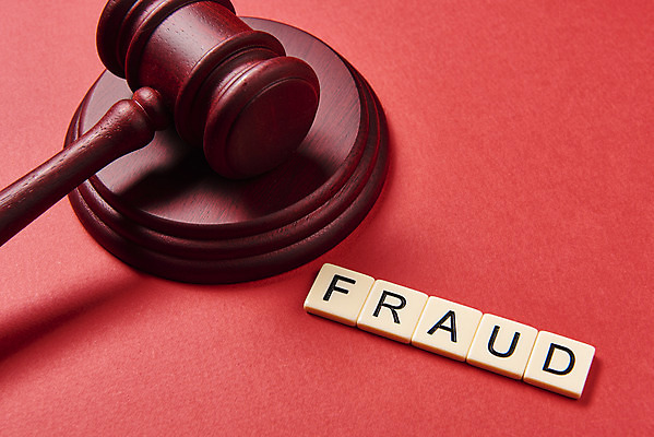 포토 JPG 스튜디오촬영 영어 실내 사람없음 단어 피해 속임수 범죄 의사봉 빨간배경 중고거래 국내포토 문자 백그라운드 내부 빨간색 거래 파일형식