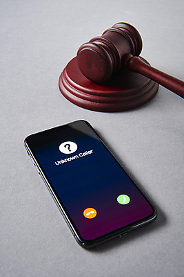 포토 JPG 스튜디오촬영 회색배경 실내 사람없음 스마트폰 피해 속임수 범죄 의사봉 보이스피싱 국내포토 백그라운드 내부 핸드폰 스마트기기 회색 피싱 파일형식