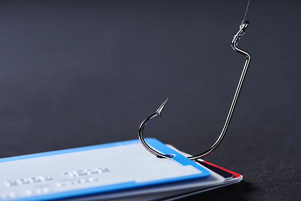 포토 JPG 스튜디오촬영 회색배경 실내 근접촬영 사람없음 피해 속임수 신용카드 낚싯바늘 범죄 온라인 중고거래 국내포토 뷰포인트 백그라운드 내부 금융 거래 회색 낚시용품 파일형식