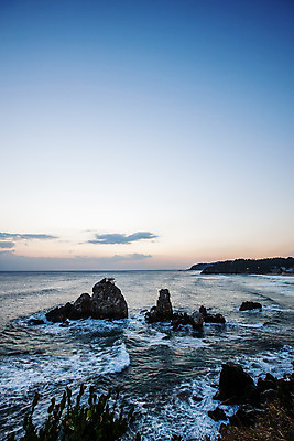 포토 JPG 주간 구름 바다 하늘 사람없음 야외 일출 강원도 동해 추암 국내포토 자연요소 한국 노을 바위_돌 파일형식