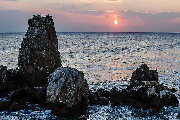 포토 JPG 주간 구름 바다 하늘 사람없음 야외 태양 일출 강원도 동해 추암 국내포토 자연요소 한국 노을 바위_돌 파일형식