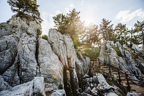 포토 JPG 주간 바다 사람없음 야외 햇빛 일출 강원도 동해 추암 국내포토 자연요소 한국 태양 노을 바위_돌 파일형식