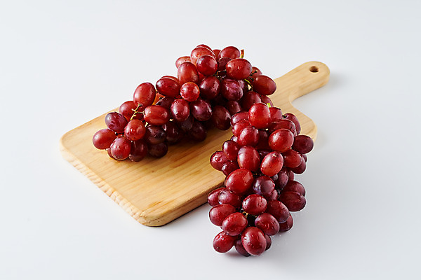 포토 JPG 스튜디오촬영 음식 과일 포도 실내 사람없음 흰배경 나무도마 제철 제철과일 국내포토 백그라운드 도마 내부 목재 흰색 파일형식