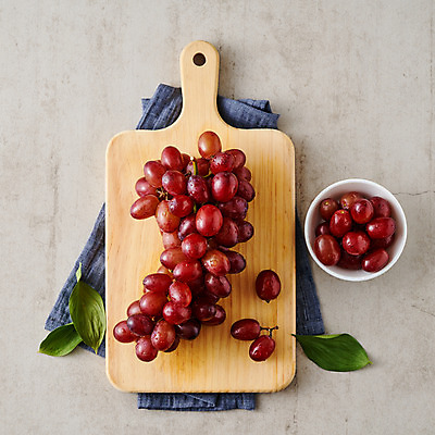 포토 JPG 스튜디오촬영 음식 과일 회색배경 포도 나뭇잎 실내 사람없음 하이앵글 식탁보 나무도마 제철 플랫레이 제철과일 국내포토 뷰포인트 백그라운드 잎 도마 내부 목재 회색 플랫 파일형식