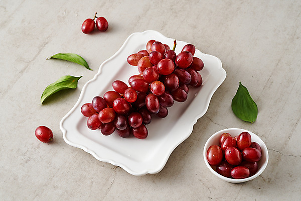 포토 JPG 스튜디오촬영 접시 음식 과일 회색배경 포도 나뭇잎 실내 사람없음 제철 제철과일 국내포토 식기 백그라운드 잎 내부 회색 파일형식