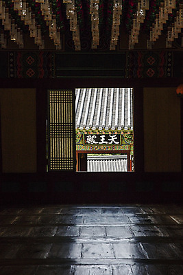 포토 JPG 주간 창문 한국 실내 사람없음 사찰 전라남도 국내여행 현판 영광군 국내포토 자연요소 아시아 여행 종교건축 내부 전라도 파일형식