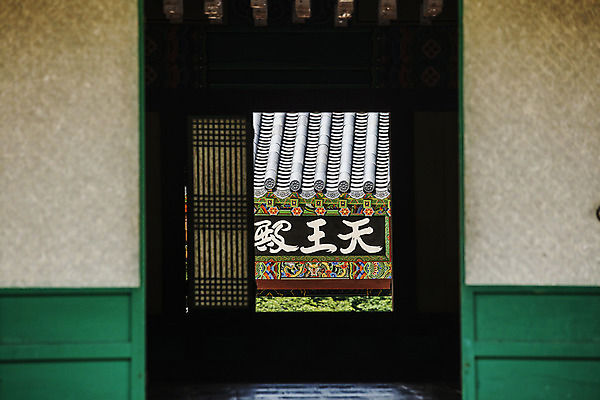 포토 JPG 주간 창문 한국 실내 사람없음 야외 사찰 전라남도 국내여행 현판 영광군 국내포토 자연요소 아시아 여행 종교건축 내부 전라도 파일형식