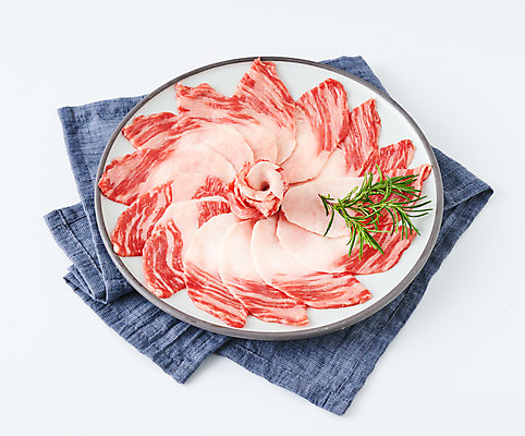 포토 JPG 스튜디오촬영 그릇 음식 식재료 실내 생고기 육류 사람없음 소고기 식탁보 흰배경 차돌박이 국내포토 식기 백그라운드 내부 흰색 파일형식