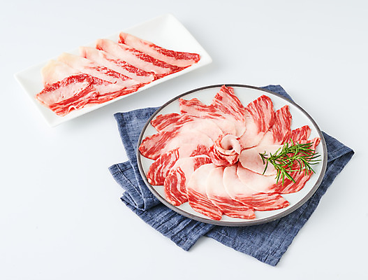 포토 JPG 스튜디오촬영 그릇 음식 식재료 실내 생고기 육류 사람없음 소고기 식탁보 흰배경 차돌박이 국내포토 식기 백그라운드 내부 흰색 파일형식