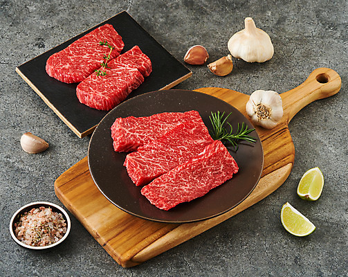 포토 JPG 스튜디오촬영 음식 식재료 회색배경 실내 생고기 육류 사람없음 소고기 소금 라임 나무도마 치마살 통마늘 국내포토 백그라운드 과일 도마 마늘 내부 목재 회색 파일형식