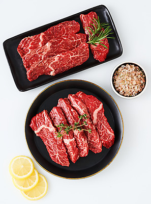 포토 JPG 스튜디오촬영 그릇 음식 식재료 실내 생고기 육류 사람없음 하이앵글 소고기 흰배경 소금 토시살 플랫레이 국내포토 식기 뷰포인트 백그라운드 내부 흰색 플랫 파일형식