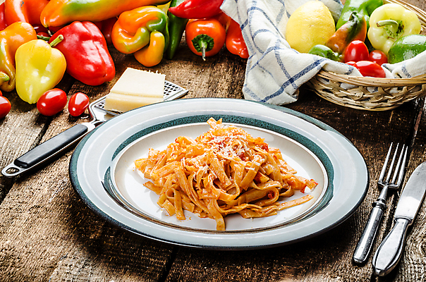 포토 JPG 해외이미지 포크 토마토 고추 피망 치즈 멕시코 파스타 마늘 스파게티 사람없음 면 허브 후추 튜브 마카로니 볼로냐 펜네 해외202004 해외202105 해외포토 식물 식기 북아메리카 채소 유제품 서양음식 향신료 파스타면 파일형식