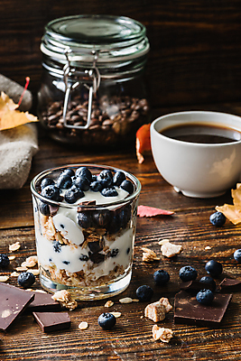 포토 JPG 해외이미지 열매 커피 음료 음식 조각 잎 과일 재료 디저트 씨앗 사람없음 컵 초콜릿 머그컵 바 시리얼 크림 블루베리 브런치 서빙 레시피 꿀 요거트 뮤즐리 요구르트 카카오 핸드메이드 그래놀라 맛있는 해외202004 해외포토 식물 식기 유제품 식사 파일형식