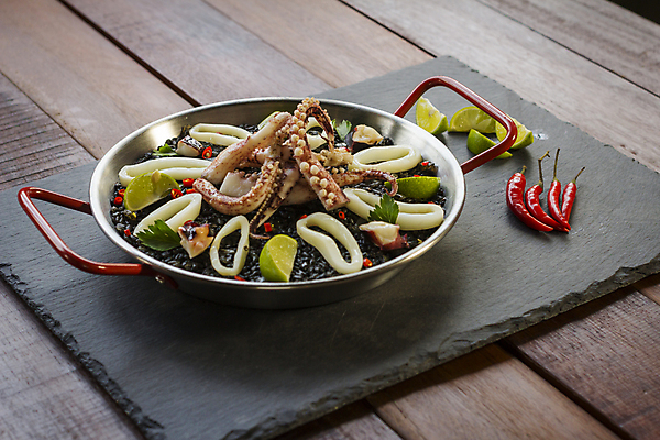 포토 JPG 해외이미지 토마토 밥 양파 치즈 연체동물 파슬리 마늘 어류 사람없음 체리 상추 해산물 오징어 문어 바질 해외202004 해외202105 해외포토 음식 채소 과일 유제품 무척추동물 수중동물 파일형식