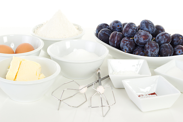 포토 JPG 해외이미지 과일 사람없음 계란 보라색 가루 설탕 믹서 제비꽃 밀가루 버터 푸딩 시트 자두 바닐라 사프란 타르트 홈메이드 해외202004 해외202105 해외포토 꽃 빵 컬러 디저트 알 향신료 만들기 파이_빵 파일형식