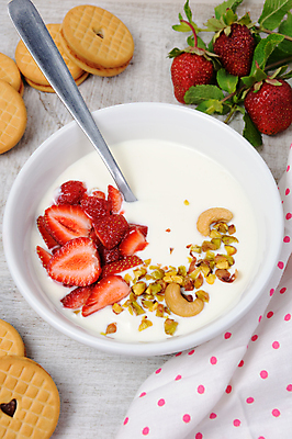 포토 JPG 해외이미지 채소 딸기 사람없음 쿠키 조미료 브런치 요거트 캐슈넛 해외202004 해외202105 해외포토 과일 디저트 유제품 식사 견과류 향미료 파일형식