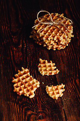 포토 JPG 해외이미지 커피 밧줄 음식 조각 디저트 사람없음 쌓기 과자 차 설탕 굽기 브런치 와플 핸드메이드 맛있는 해외202004 해외포토 음료 줄 모션 식사 구이 파일형식