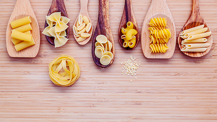 포토 JPG 해외이미지 채소 주방용품 치즈 파스타 스파게티 사람없음 도구 조미료 밀 마카로니 펜네 탈리아텔레 해외202004 해외202105 해외포토 생활용품 유제품 곡류 서양음식 파스타면 향미료 파일형식