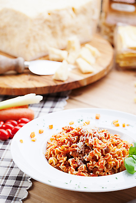 포토 JPG 해외이미지 토마토 치즈 파스타 사람없음 고명 이탈리아음식 바질 해외202004 해외202105 해외포토 채소 유제품 서양음식 파일형식