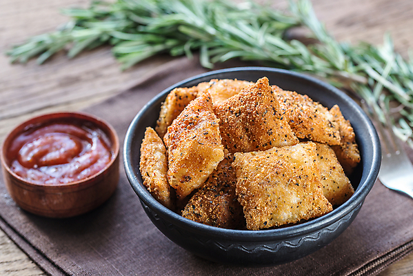 포토 JPG 해외이미지 사람없음 튀김 케첩 허브 브런치 로즈메리 라비올리 해외202004 해외202105 해외포토 식물 음식 식사 소스_음식 파일형식